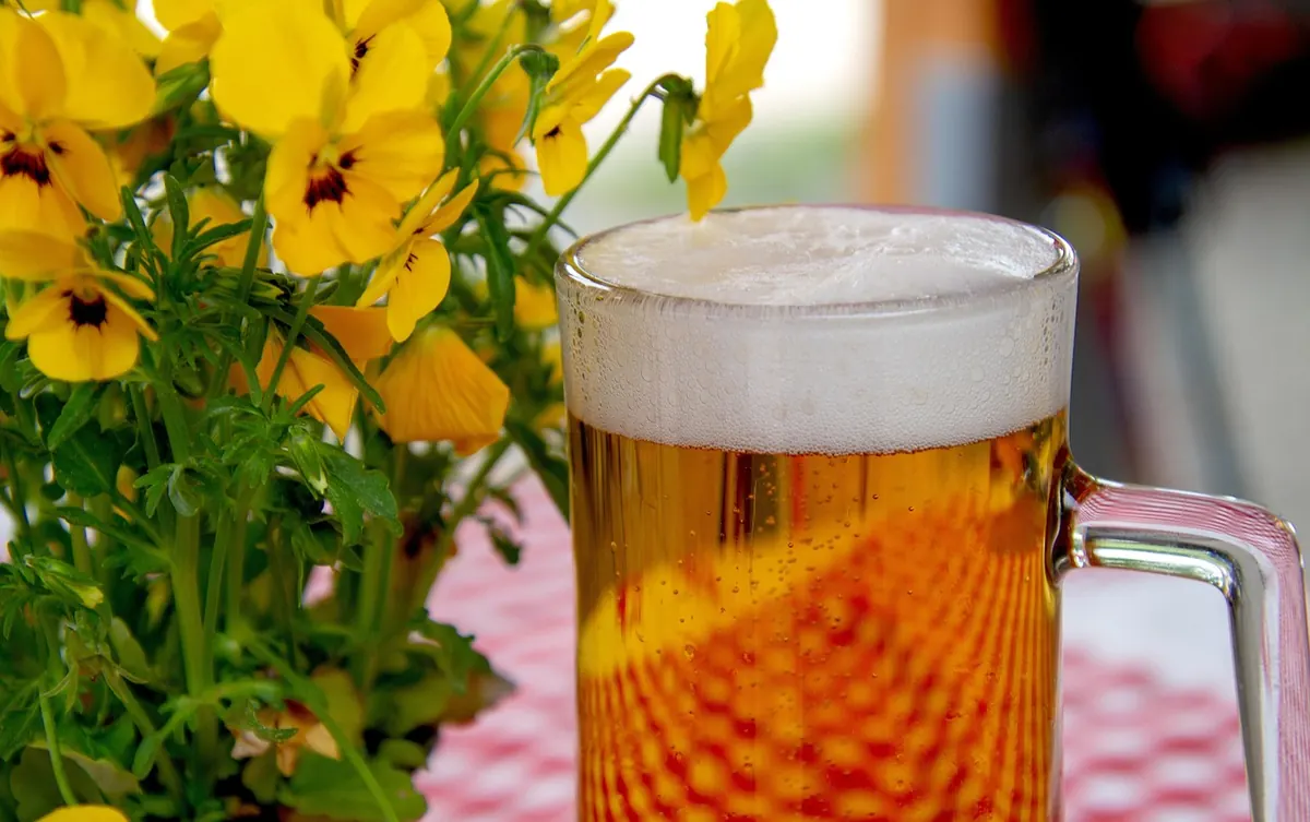 How to Order a Beer at a Busy Bar Without Holding Up the Line